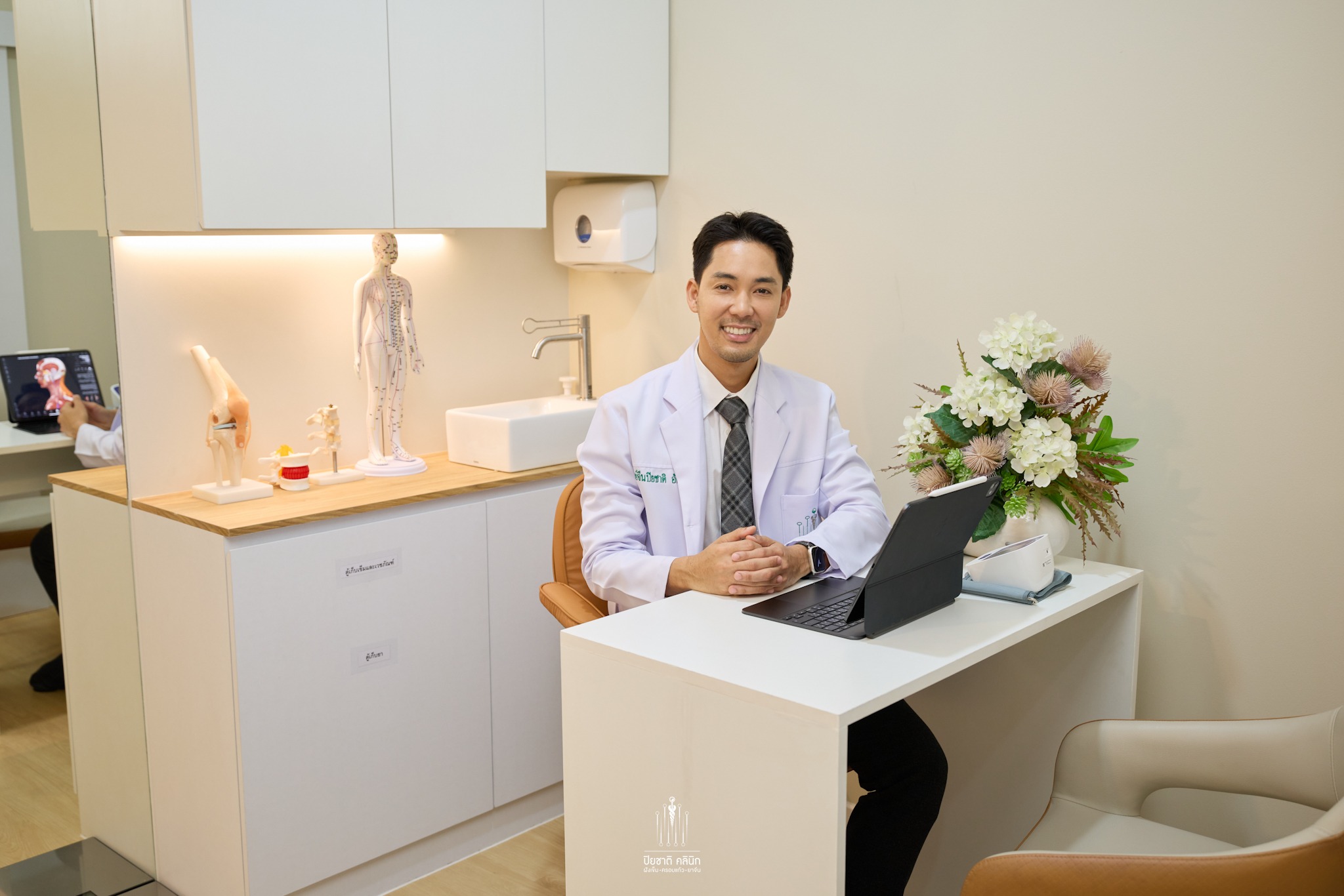การรักษาภาวะมีบุตรยาก ด้วยศาสตร์การแพทย์แผนจีน  ที่ปิยชาติคลินิก ทีมแพทย์ทุกคนเชื่อว่าทุกท่านมีโอกาสในการสร้างครอบครัวที่ต้องการ การแพทย์ที่ร่วมมือกันทั้งศาสตร์แผนปัจจุบัน และศาสตร์การแพทย์แผนจีน สามารถเพิ่มโอกาสในการสร้างผลลัพธ์ที่ดีเพิ่มขึ้น และทีมแพทย์ยินดีที่จะได้ดูแล ใส่ใจทุกขั้นตอน ตั้งแต่การตรวจวินิจฉัยวิเคราะห์สาเหตุ วางแผนการรักษา ให้คำปรึกษา และติดตามผลการรักษาอย่างต่อเนื่อง