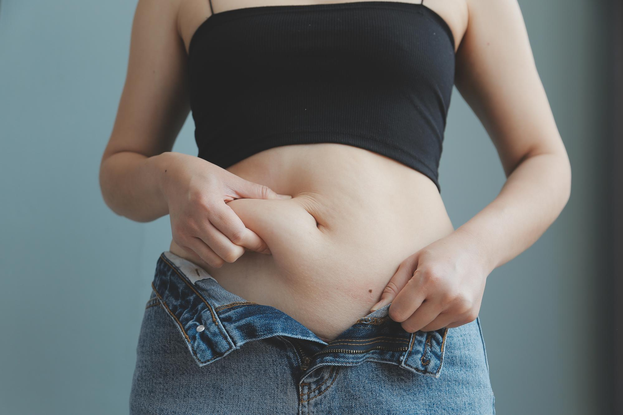 PMOS (แนวคิดใหม่) หรือ Polyendocrine Metabolic Ovarian Syndrome คือภาวะความผิดปกติของหลายระบบฮอร์โมนซึ่งไม่ได้จำกัดแค่ระบบสืบพันธุ์ โดยส่งผลต่อการทำงานของระบบเผาผลาญและการตกไข่โดยตรง อ้วนลงพุง น้ำหนักขึ้นง่ายมากแต่ลดยาก ดื้ออินซูลิน มีรอยปื้นดำตามข้อพับหรือหลังคอ