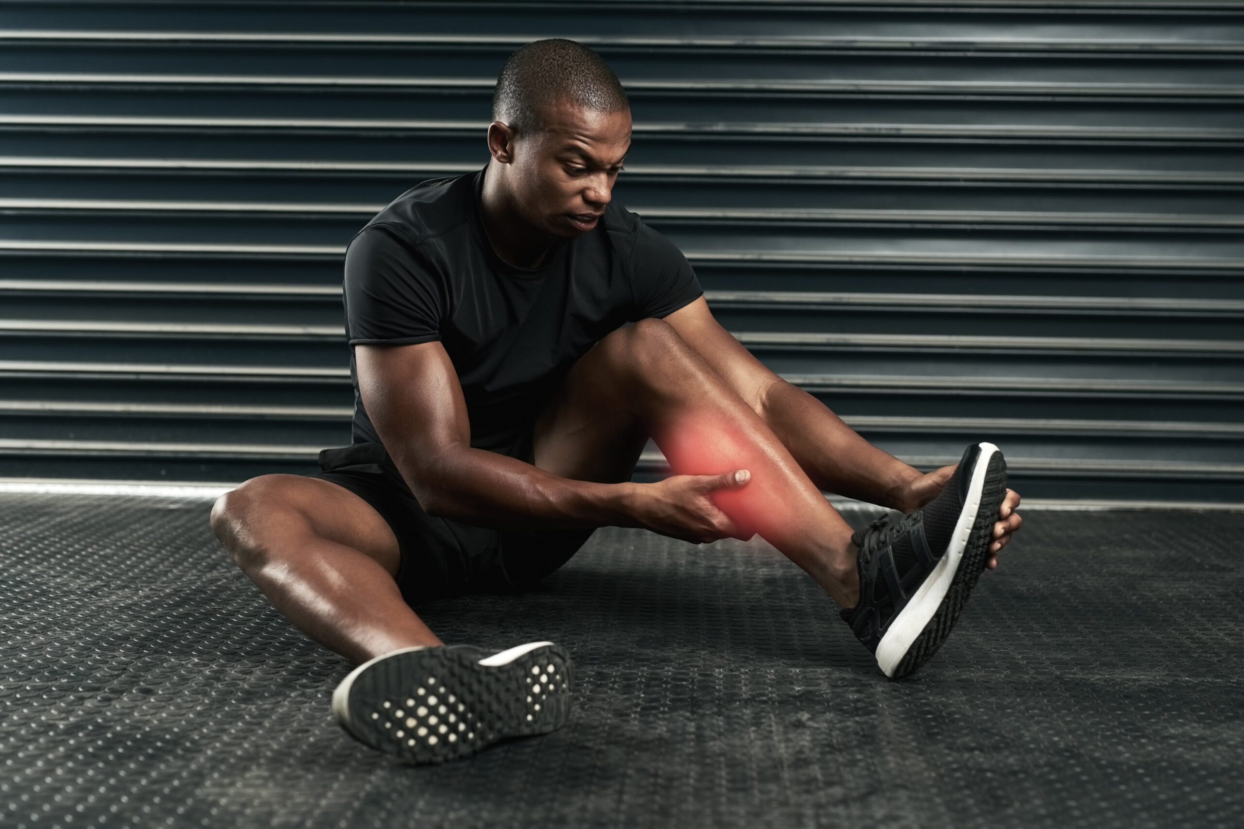 สาเหตุการเกิดกล้ามเนื้อขาอักเสบ คือ การเคยบาดเจ็บกล้ามเนื้อ Quadriceps มาก่อน /การบาดเจ็บของกล้ามเนื้อ Hamstring เมื่อไม่นานมานี้ / การใช้ขาข้างถนัดในการทำกิจกรรม / กีฬาที่ใช้ขา เช่น ฟุตบอล มวย / อายุที่มากขึ้น (Older Age) / ประวัติเคยบาดเจ็บ Hamstring มาก่อน (Previous Hamstring Injury)